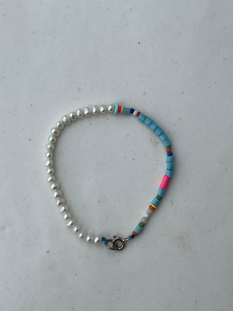 Multicoloured Beaded Bracelet with Pearl Beads